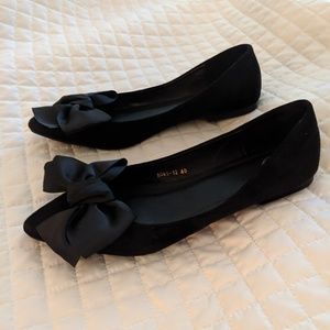 Black bow shoes size 8